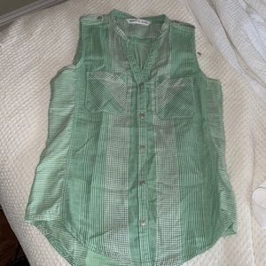 NWOT- XS Woolrich green Button down tank top